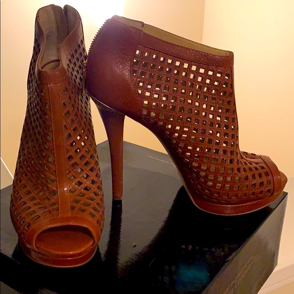 Michael Kors Sandals - Picture 2 of 5